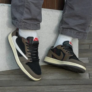 Air Jordan Retro 1 Low x Travis Scott