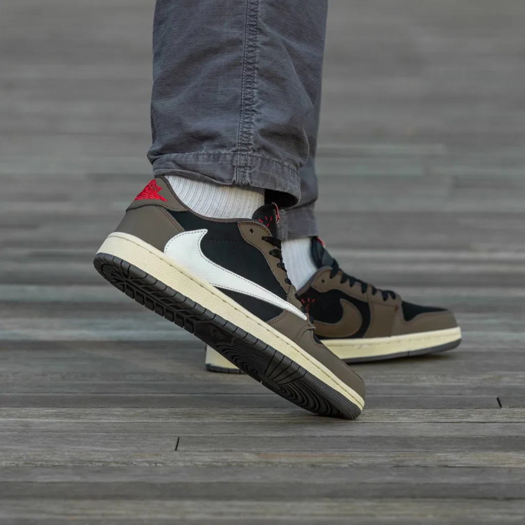 Air Jordan Retro 1 Low x Travis Scott