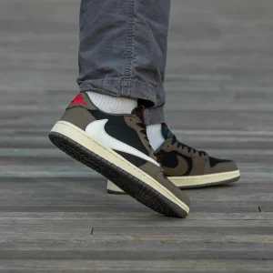 Air Jordan Retro 1 Low x Travis Scott