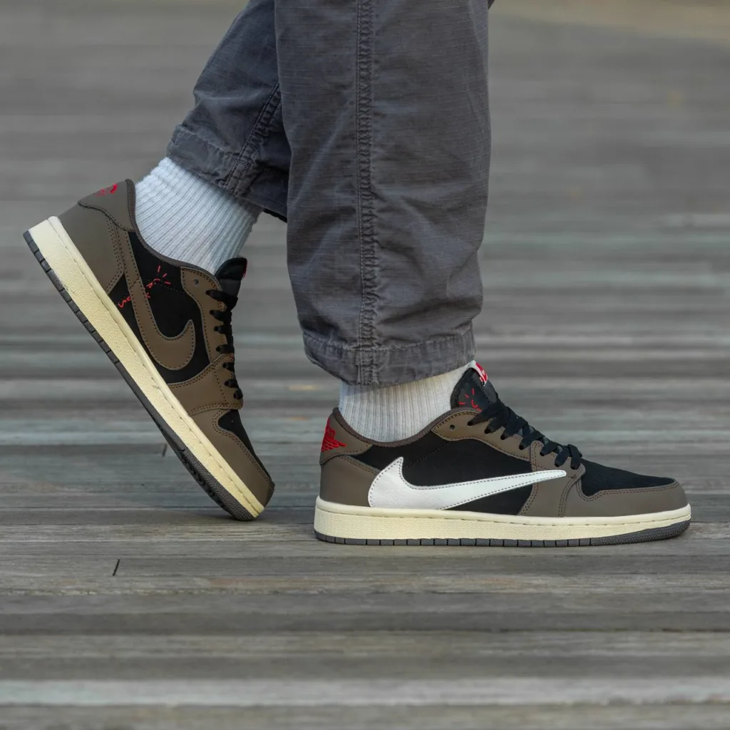 Air Jordan Retro 1 Low x Travis Scott