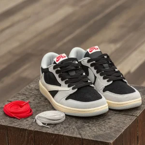 Air Jordan Retro 1 Low x Travis Scott OG  Suede Grey