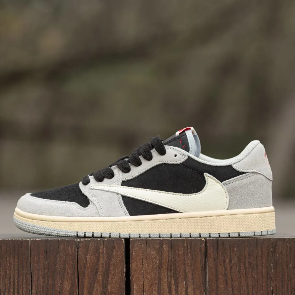 Air Jordan Retro 1 Low x Travis Scott OG  Suede Grey