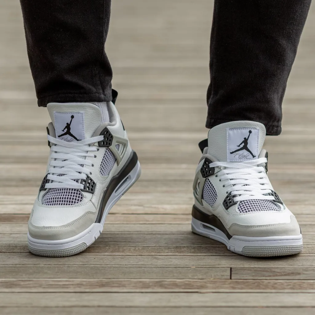 Air Jordan Retro 4 Military Black