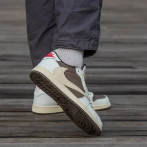 Air Jordan Retro 1 Low x Travis Scott OG  “REVERSE MOCHA”
