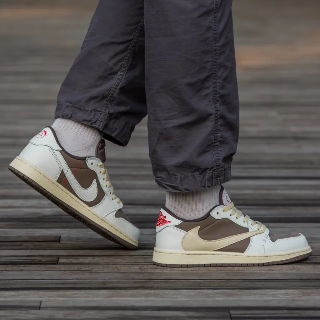 Air Jordan Retro 1 Low x Travis Scott OG  “REVERSE MOCHA”