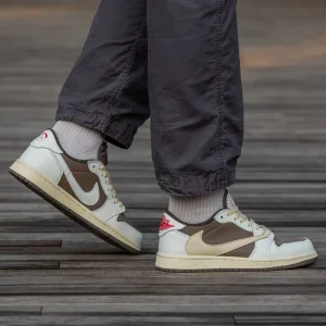 Air Jordan Retro 1 Low x Travis Scott OG  “REVERSE MOCHA”