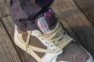 Air Jordan Retro 1 Low x Travis Scott OG  “REVERSE MOCHA”