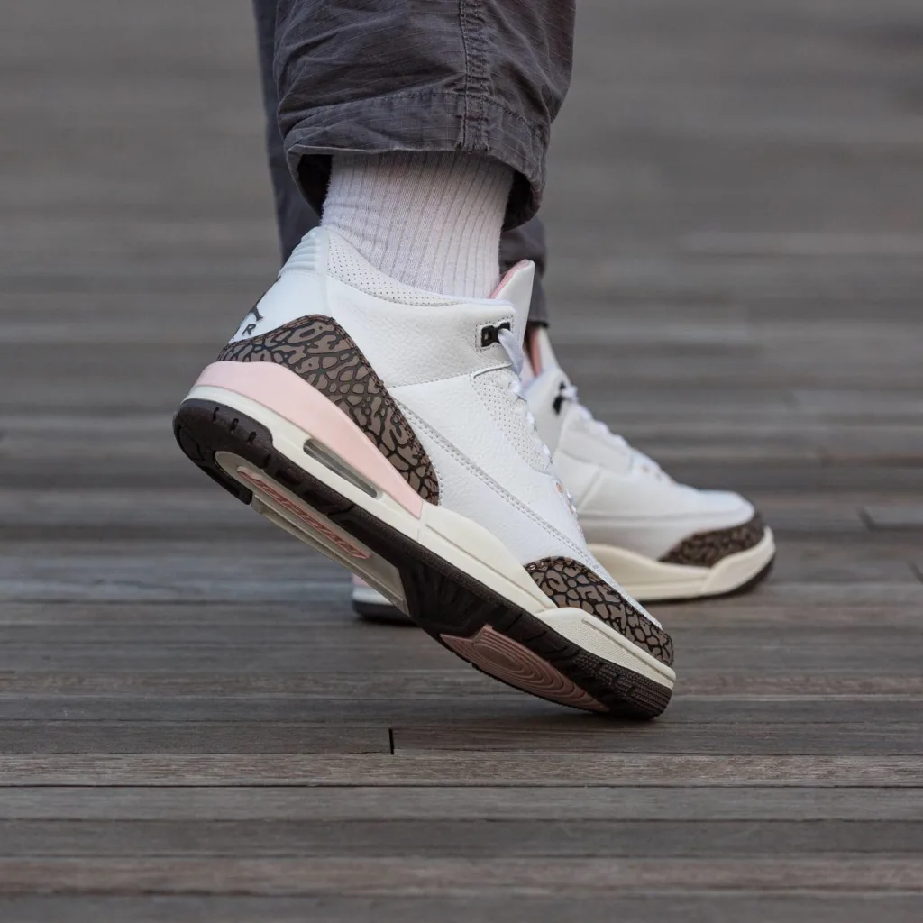 Air Jordan Retro 3  Neapolitan Dark Mocha