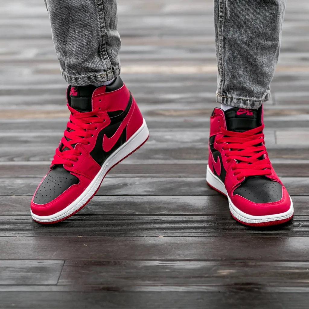 Air Jordan Retro 1 Black Red