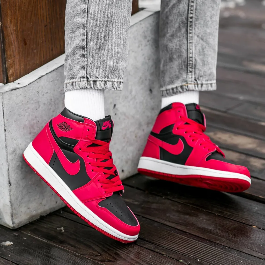Air Jordan Retro 1 Black Red