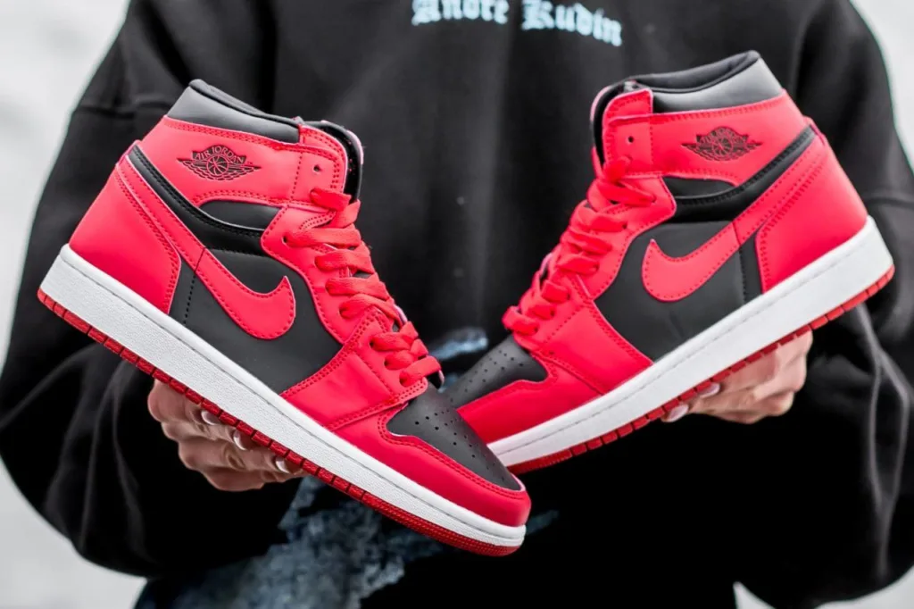 Air Jordan Retro 1 Black Red