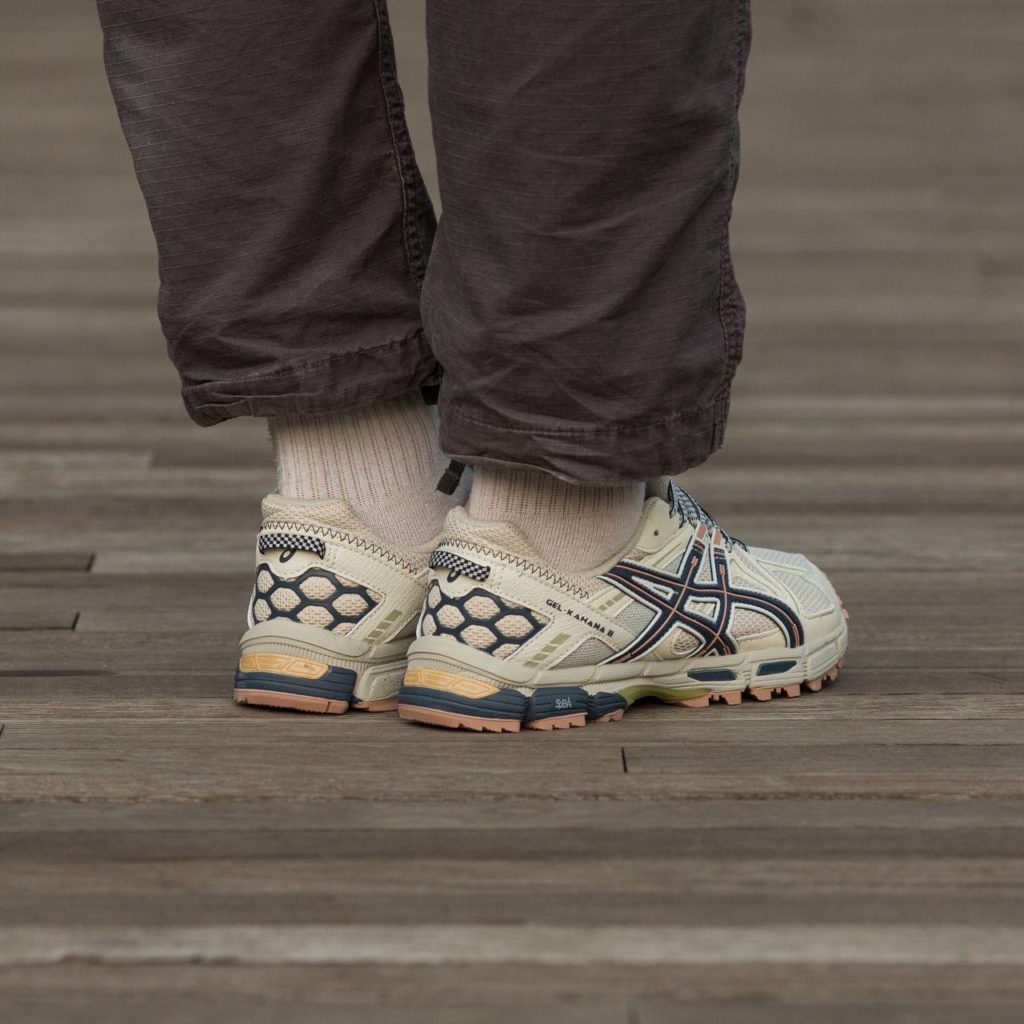 Asics Gel-Kahana Beige Green