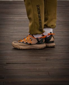 Nike ACG Mountain Fly Low “Fossil”