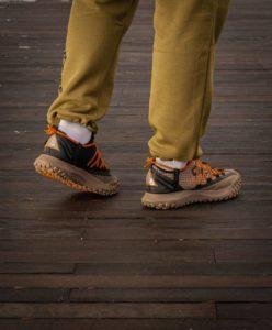 Nike ACG Mountain Fly Low “Fossil”