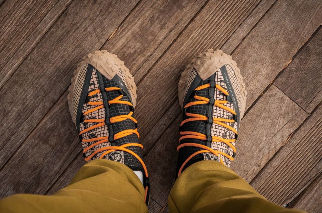 Nike ACG Mountain Fly Low “Fossil”