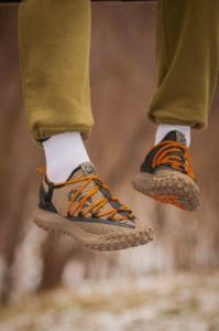 Nike ACG Mountain Fly Low “Fossil”