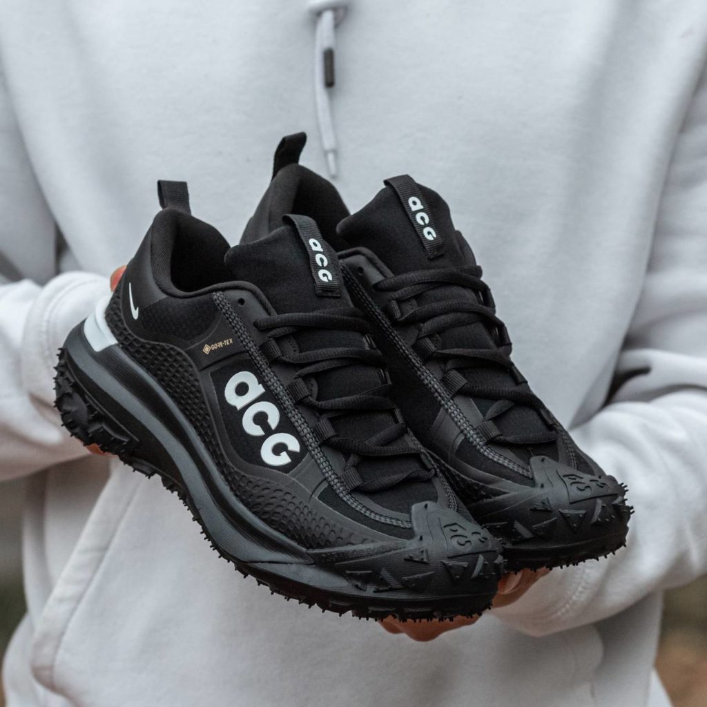 Nike ACG Moutain fly Gore tex Black White