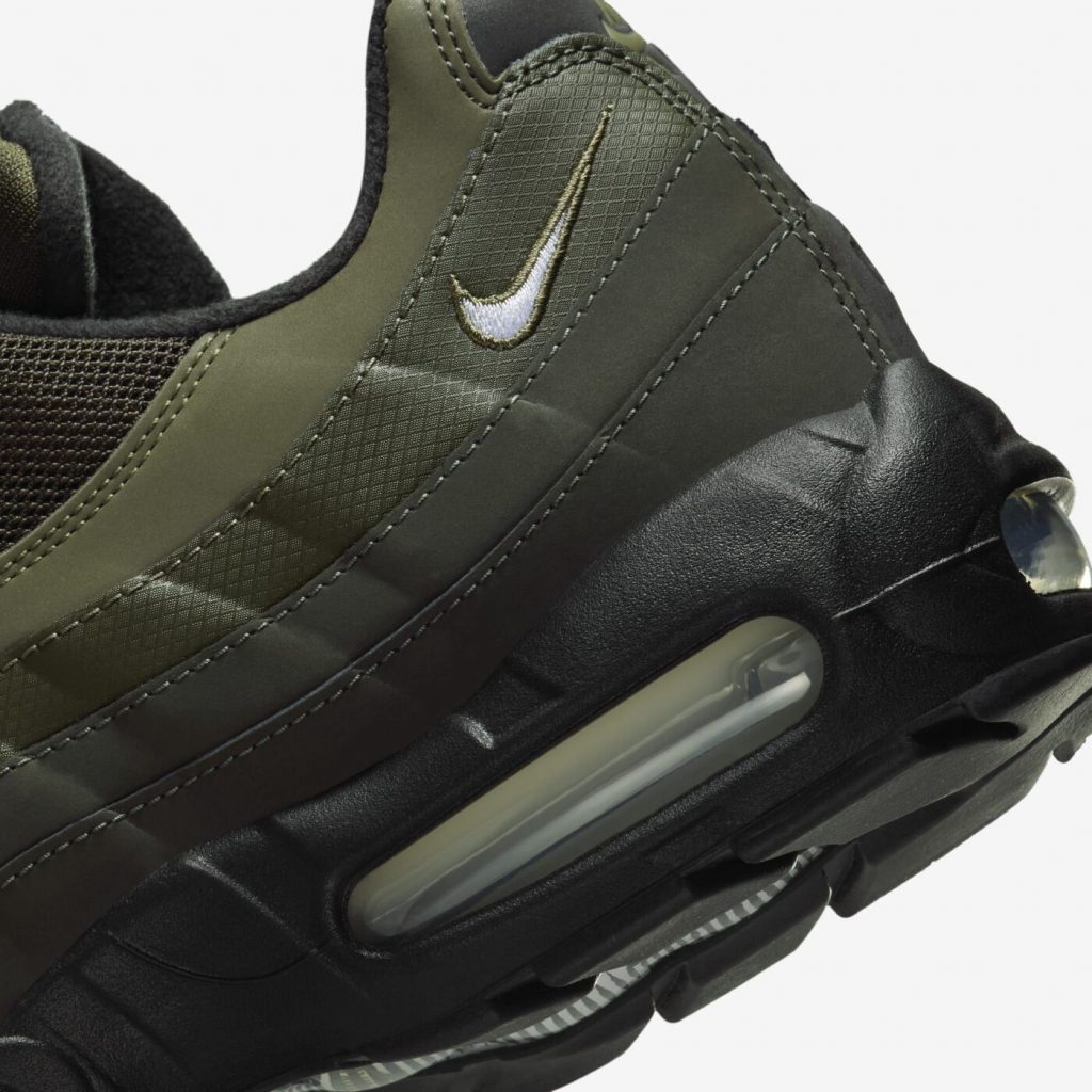 Nike Air Max 95 Essential Black/Sequoia/ Olive green