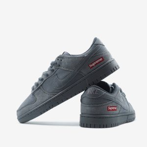 Nike SB Dunk x Supreme Triple Grey